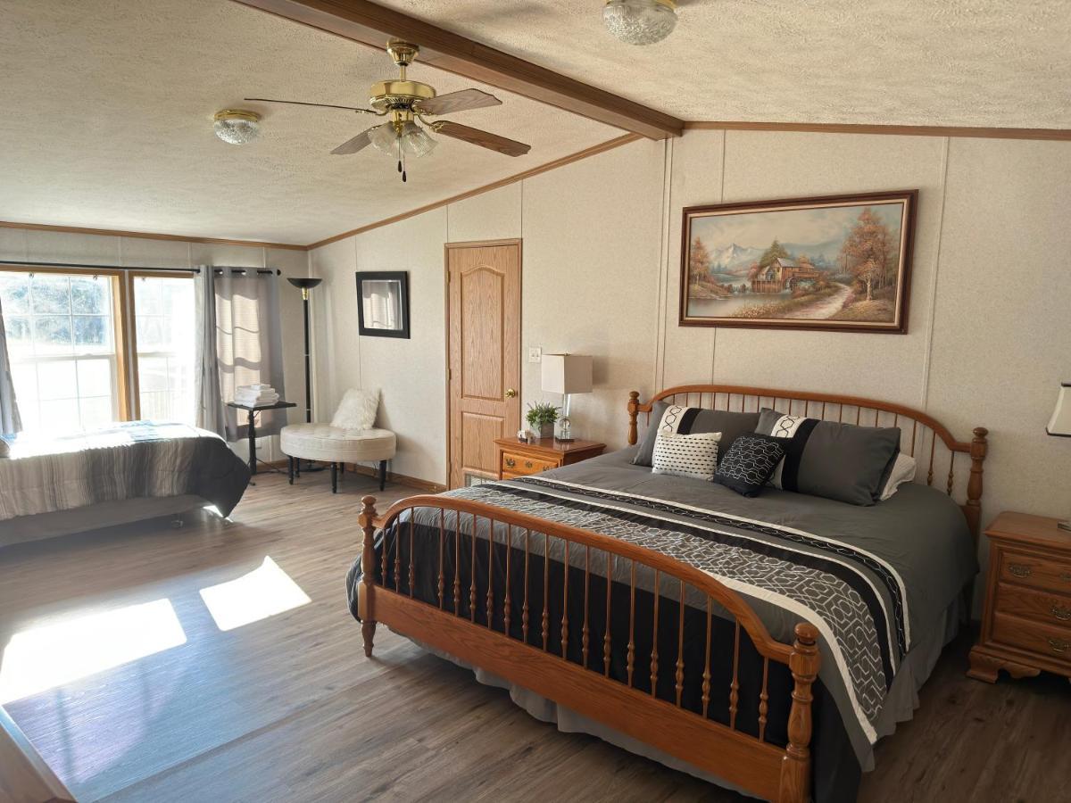 Spacious Cozy Getaway ! King Bed, Game Room, Out Door Patio Cairo Екстериор снимка